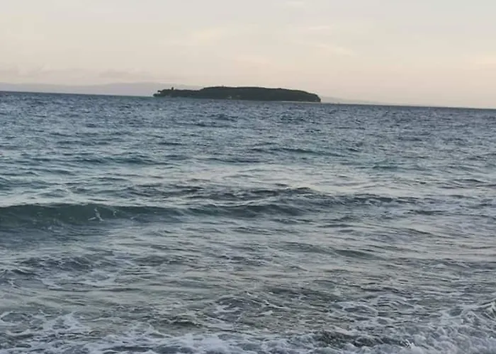 Island Front - Bangcogon And Restaurant